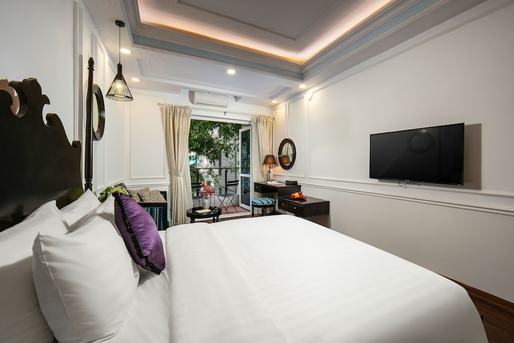 San Boutique Hotel 8/31