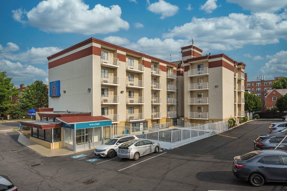 Motel6 Washington, DC 55/66