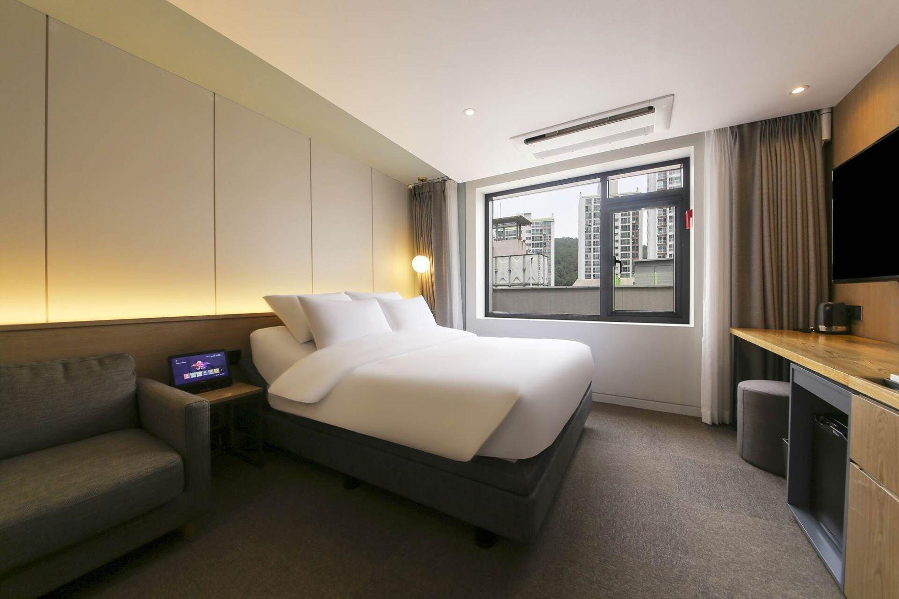 Deluxe, Double Bed, Light View, Bathtub، Haeundae Thevan Hotel 2/3