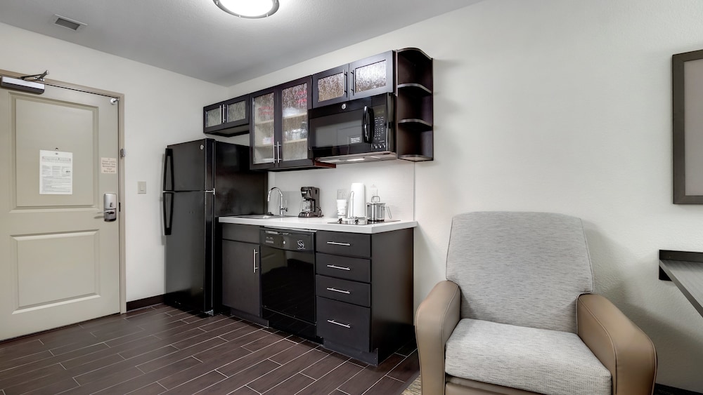 Candlewood Suites Waco 18/58