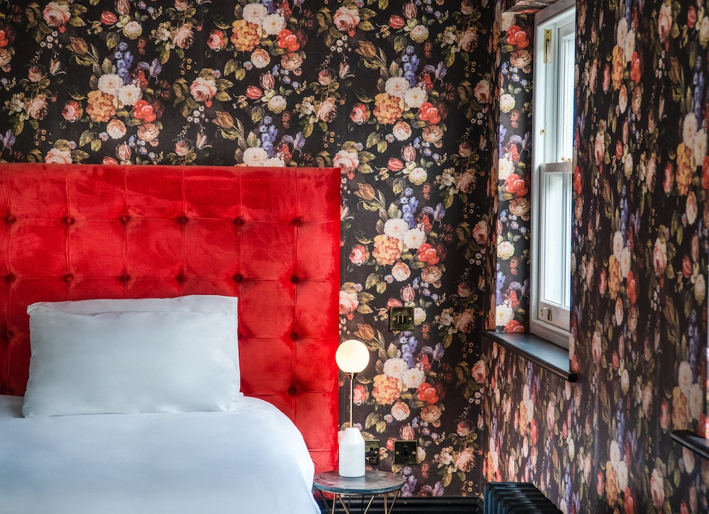 Lock & Key Hotel 18/69