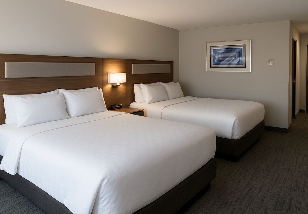 Standard, 2 Queen Beds, Bathtub, Accessible