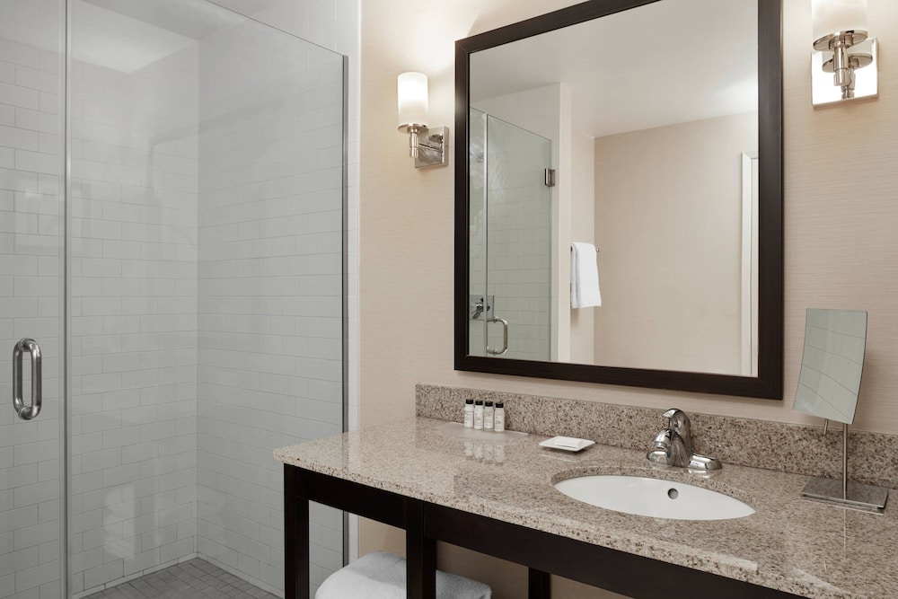 Delta Hotels by Marriott Guelph Conference Centre 4/39