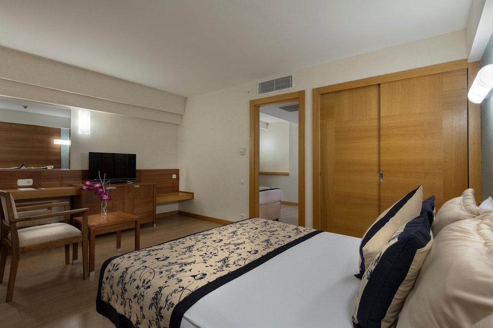 SUITE, SIDE SEA VIEW