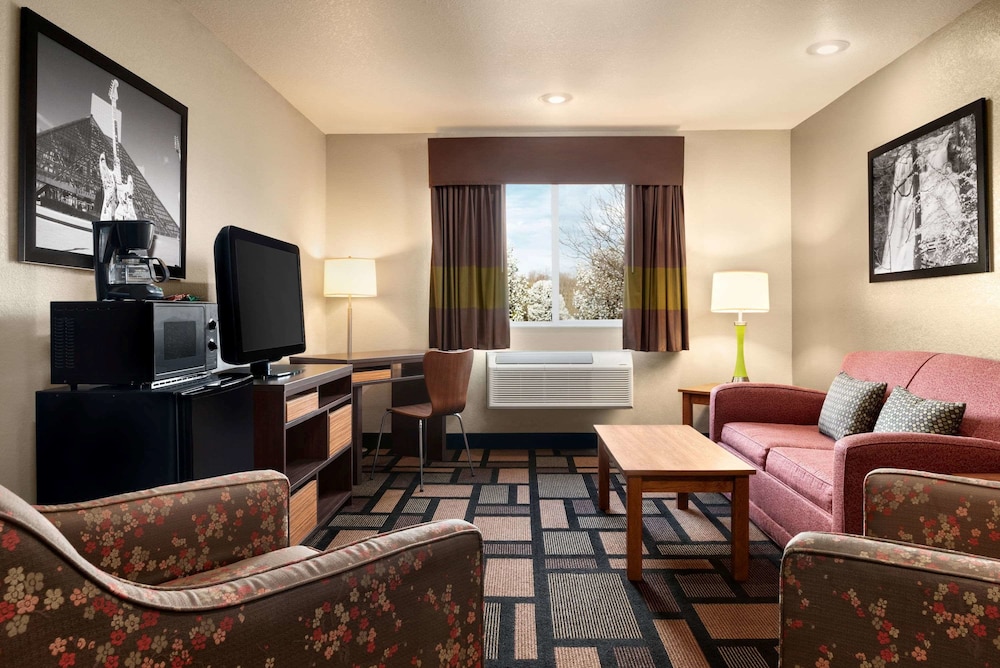 Super 8 by Wyndham Akron S/Green/Uniontown OH 30/57
