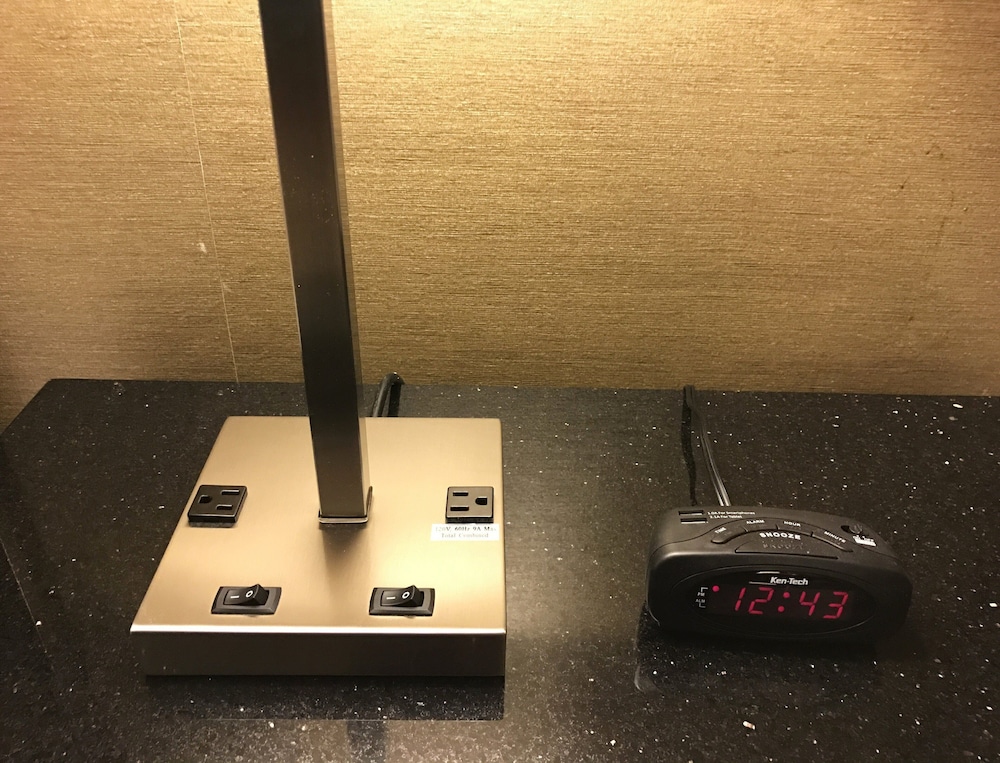 Red Roof Inn & Suites DeKalb 26/40