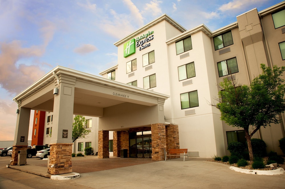Holiday Inn Express Hotel Suites Norfolk 1/48