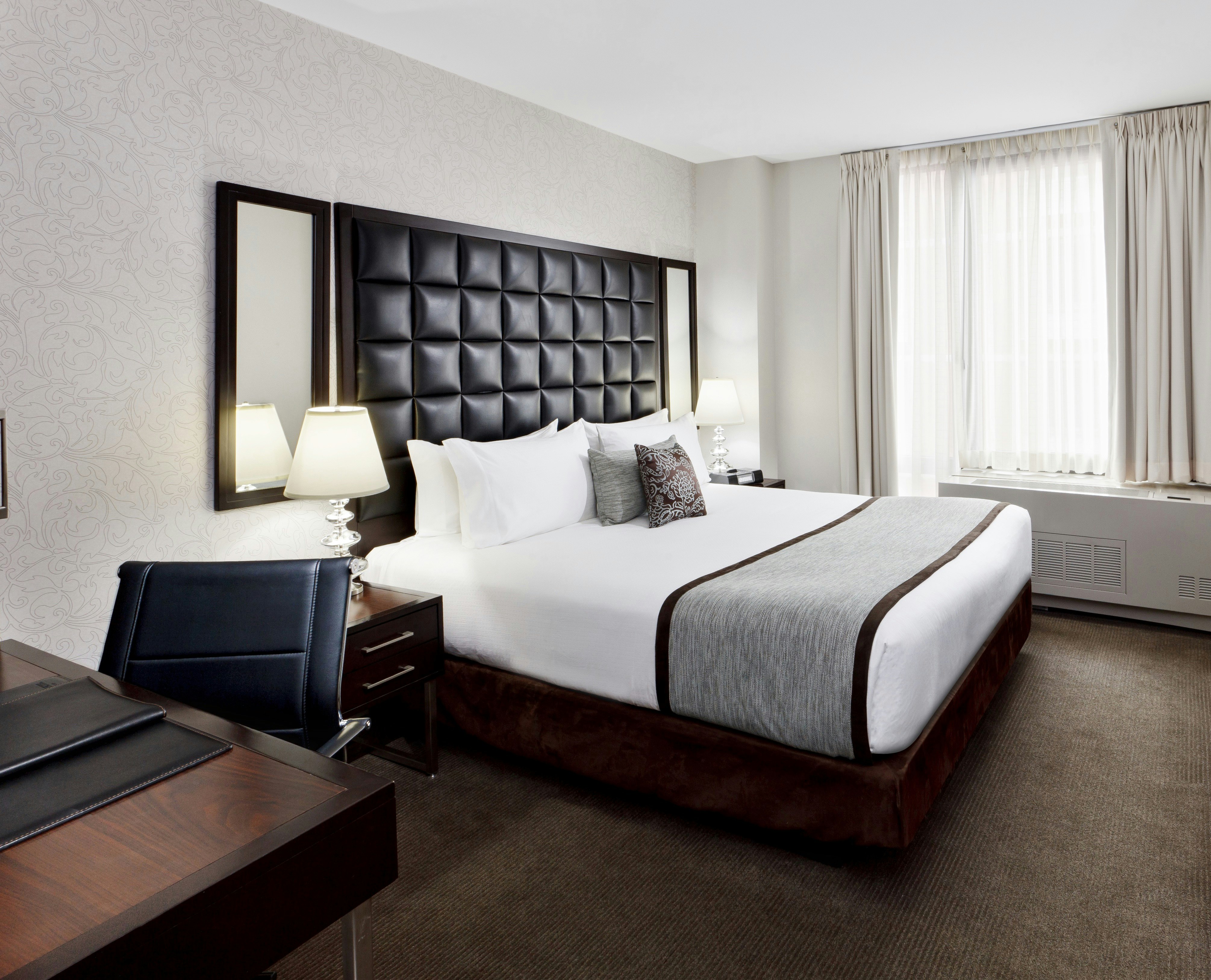 ROOM, KING BED