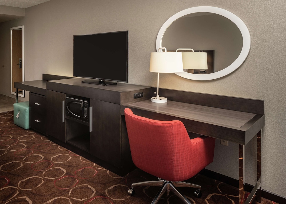 Hampton Inn Tropicana 28/30
