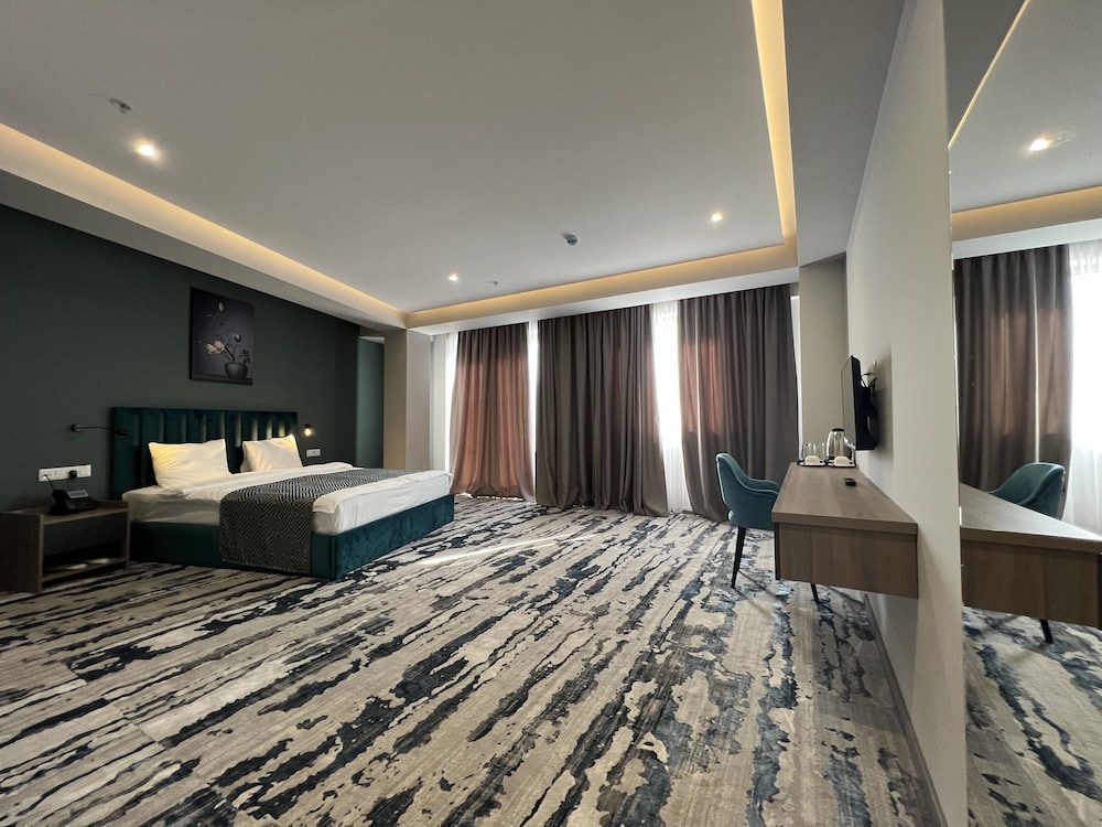 Hotel Address 9D 28/54