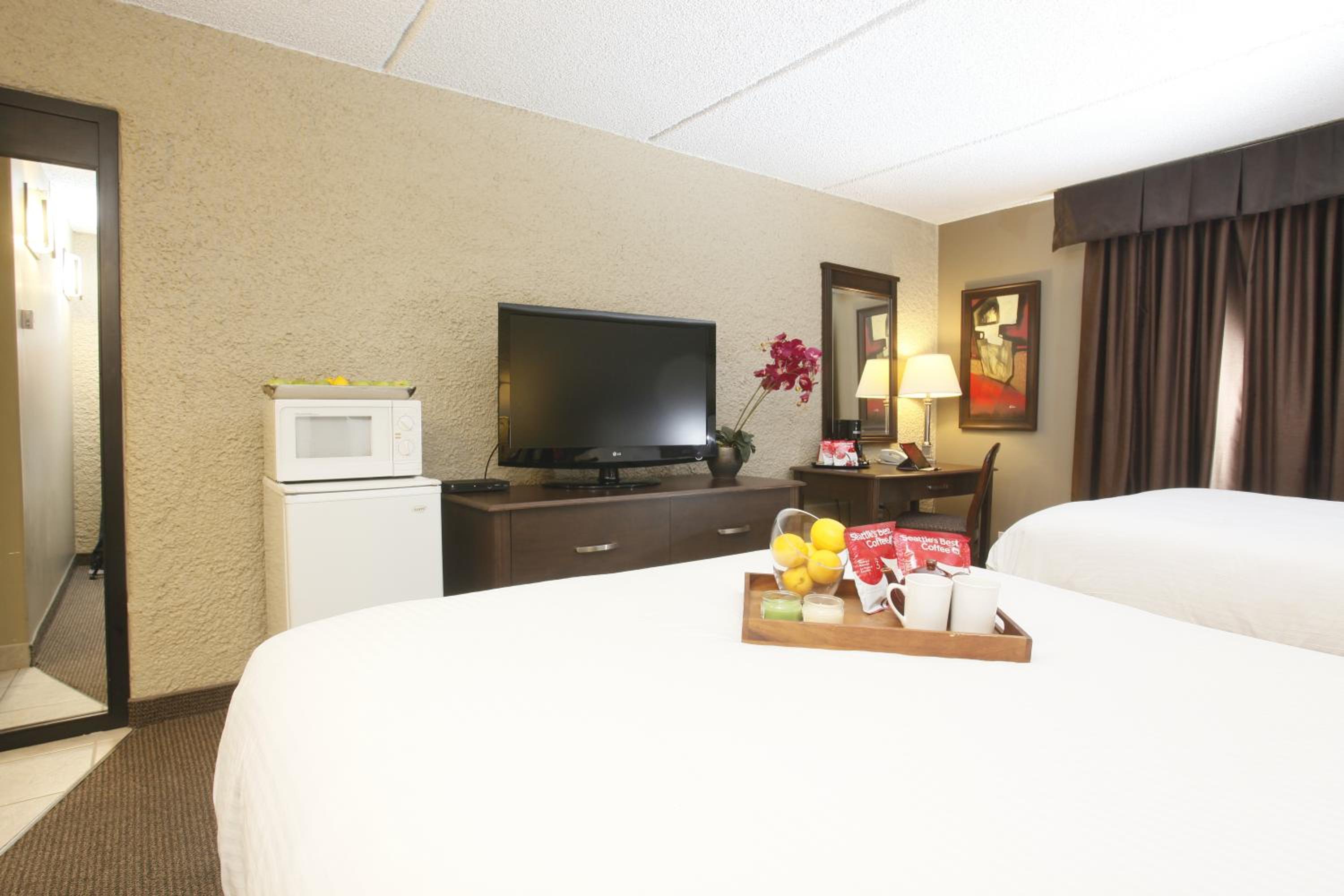 Room, 2 Queen Beds, Outdoor Entrance، Radisson Hotel Fort St. John, BC 4/5