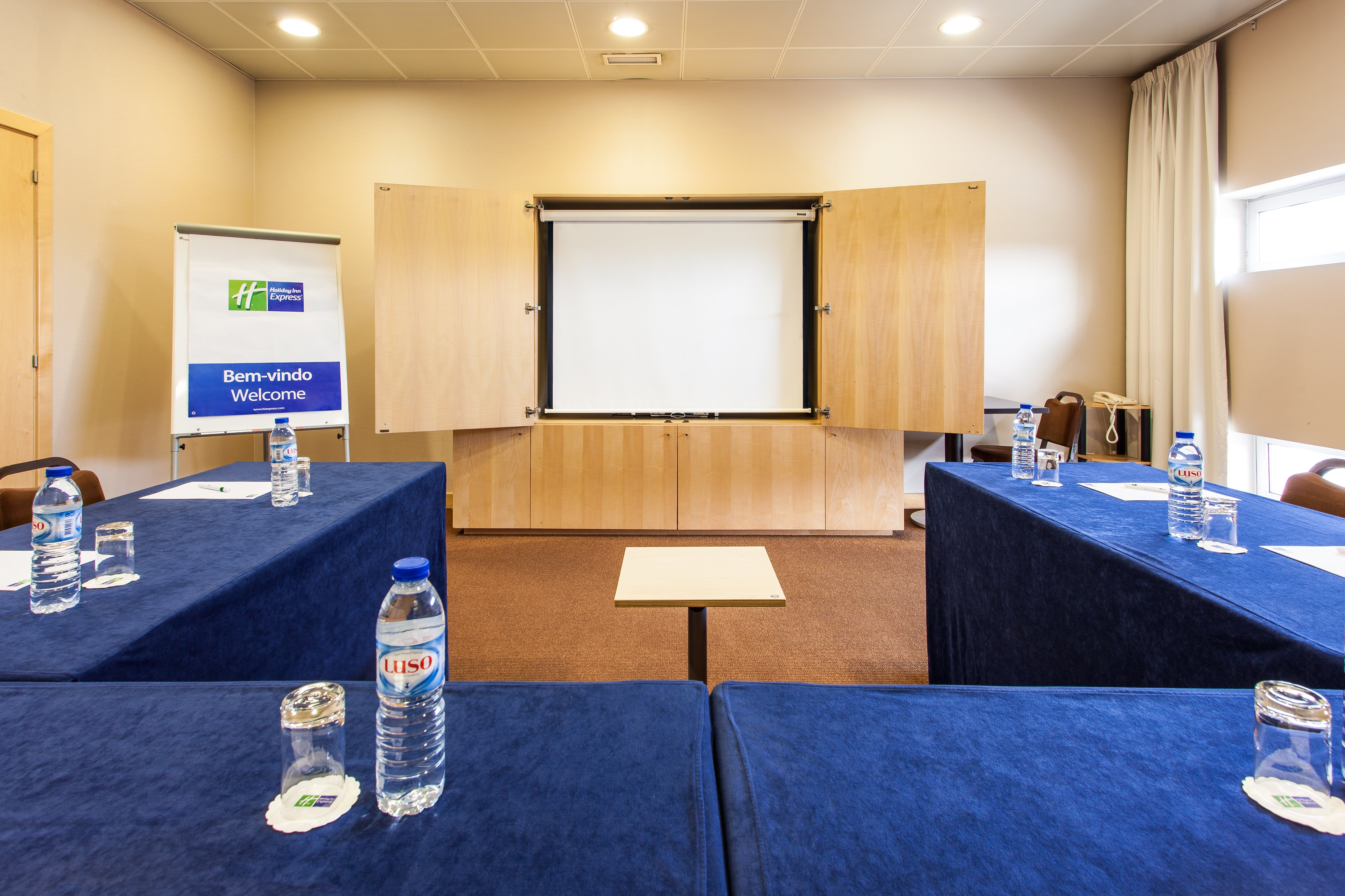 HOLIDAY INN EXPRESS LISBON-OEIRAS 38/40