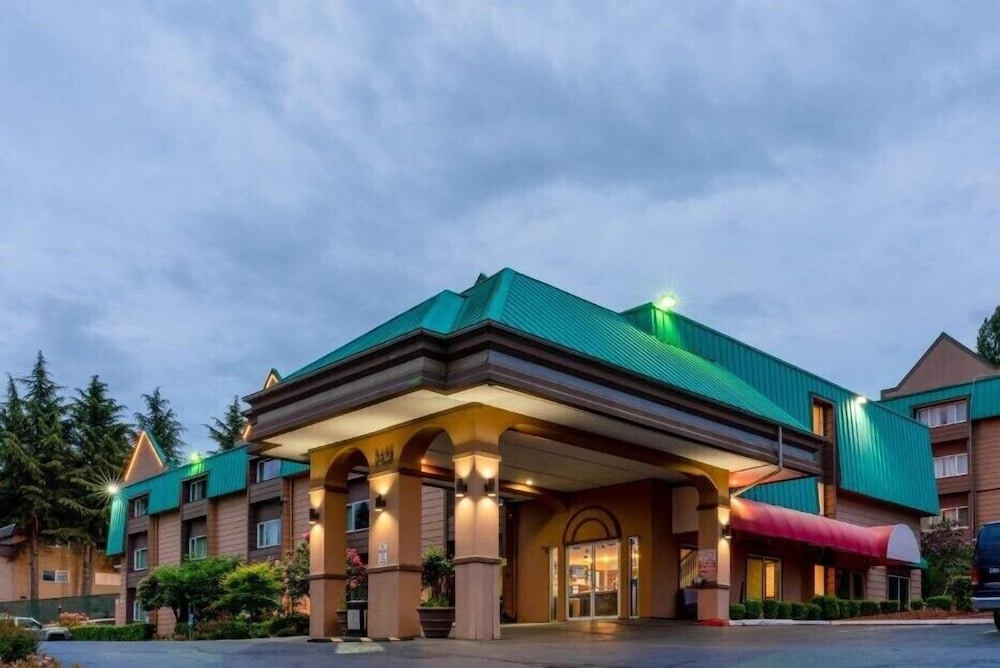 Sutton Suites Hotel 1/38