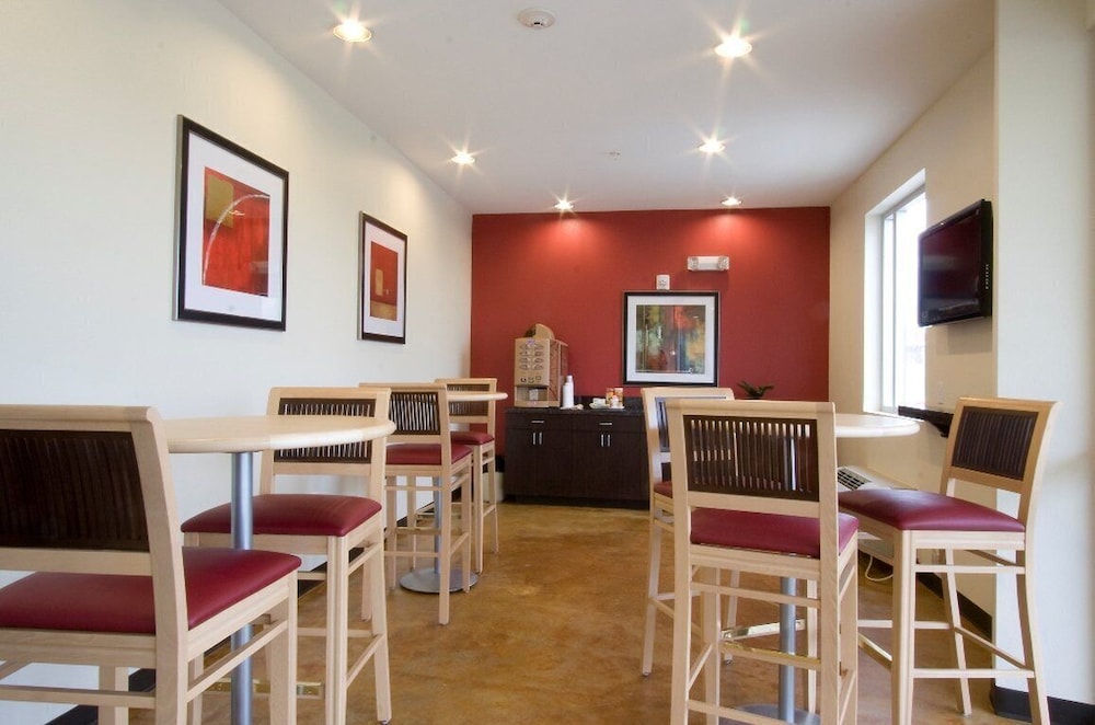Red Roof Inn & Suites Beaumont 14/18
