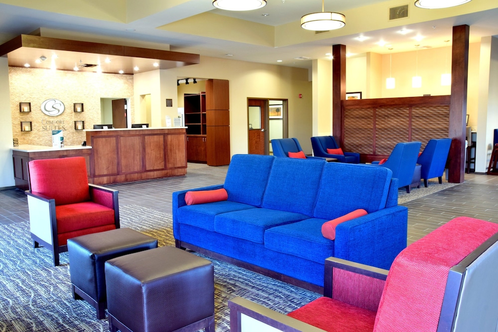 Comfort Suites Dunnellon near Rainbow Springs 26/40