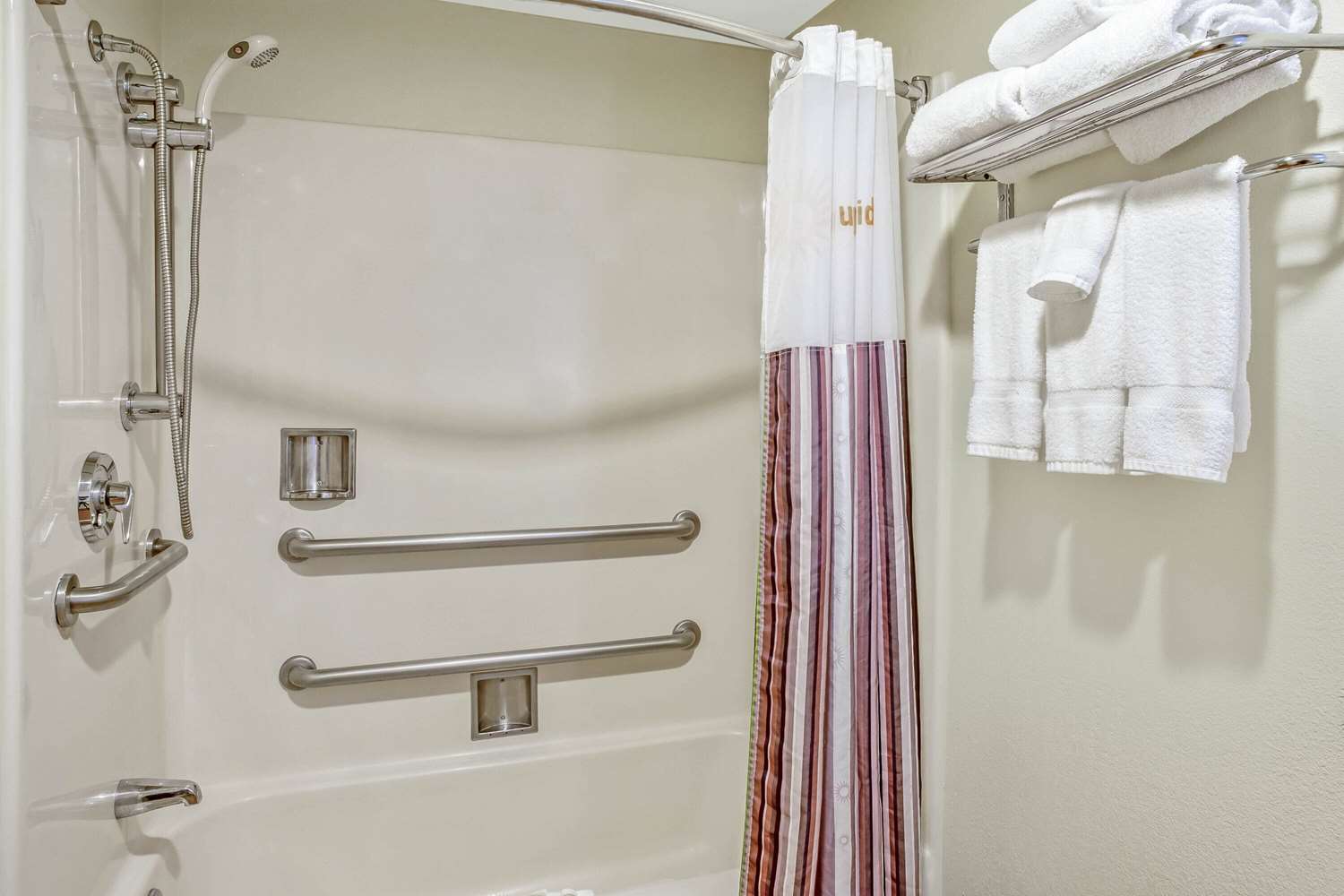 La Quinta Inn & Suites by Wyndham Stamford / New York City 59/59