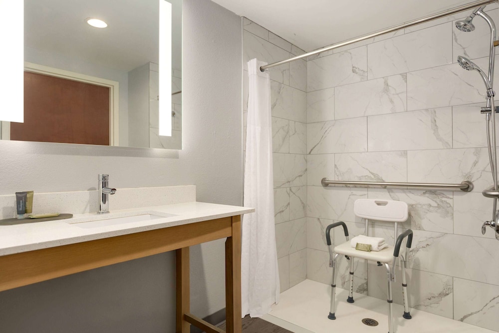 La Quinta Inn Suites By Wyndham Selma Smithfield I 95 14/45