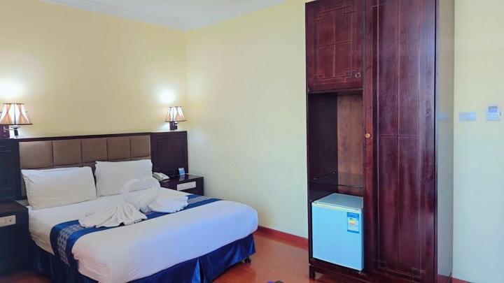 Blue Birds International Hotel 12/50