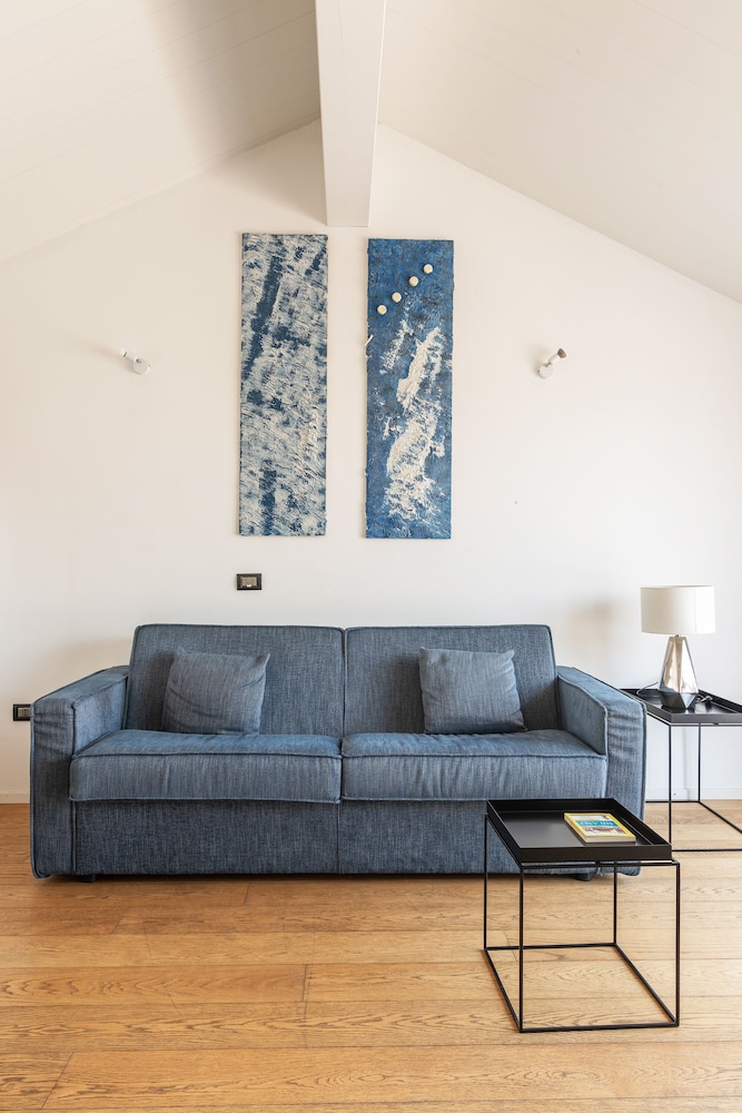Easyhomes - Brera Luxury Suites 16/42