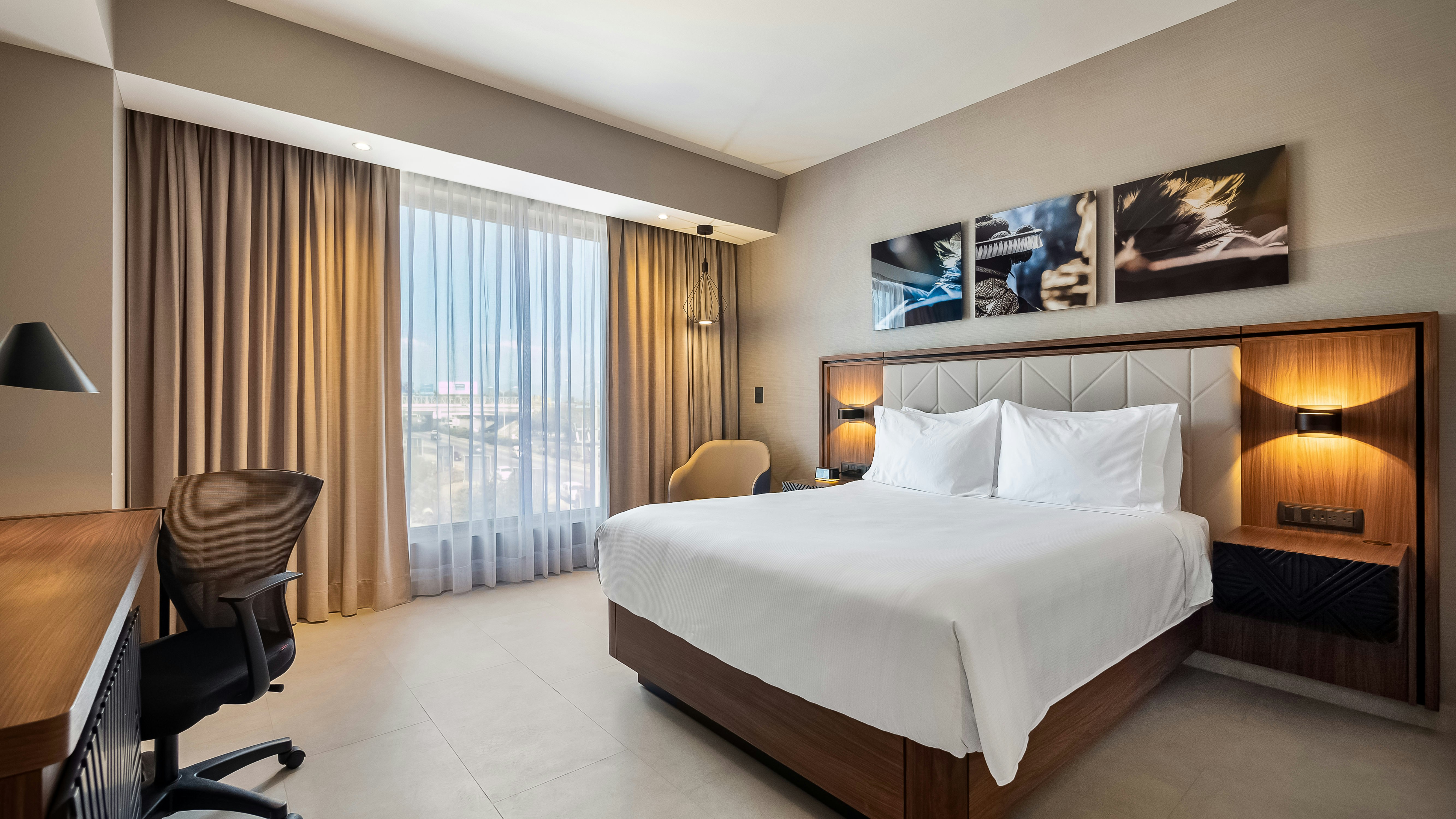 ROOM, QUEEN BED