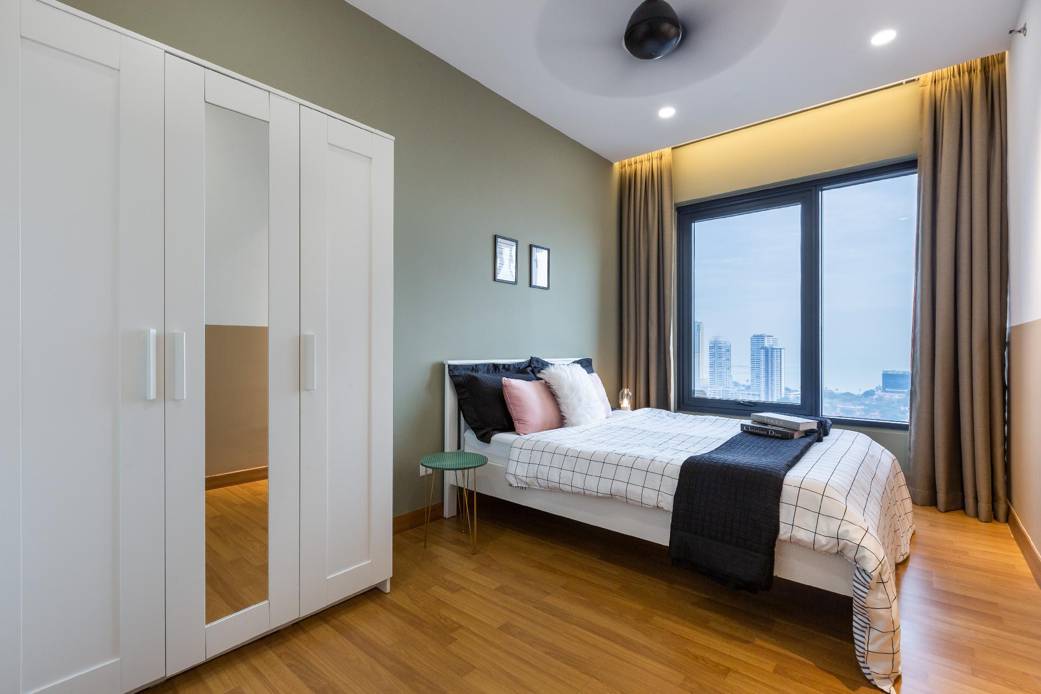 3 Bedrooms, Suite, 2 Bathrooms
