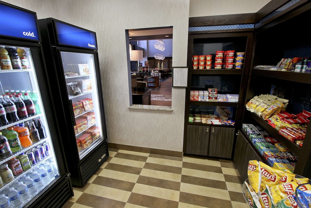 Hampton Inn And Suites Winnie 37/46