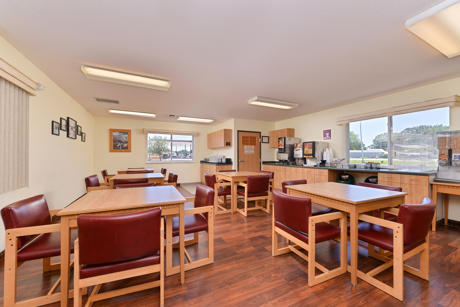 Americas Best Value Inn & Suites Spring Valley 12/15