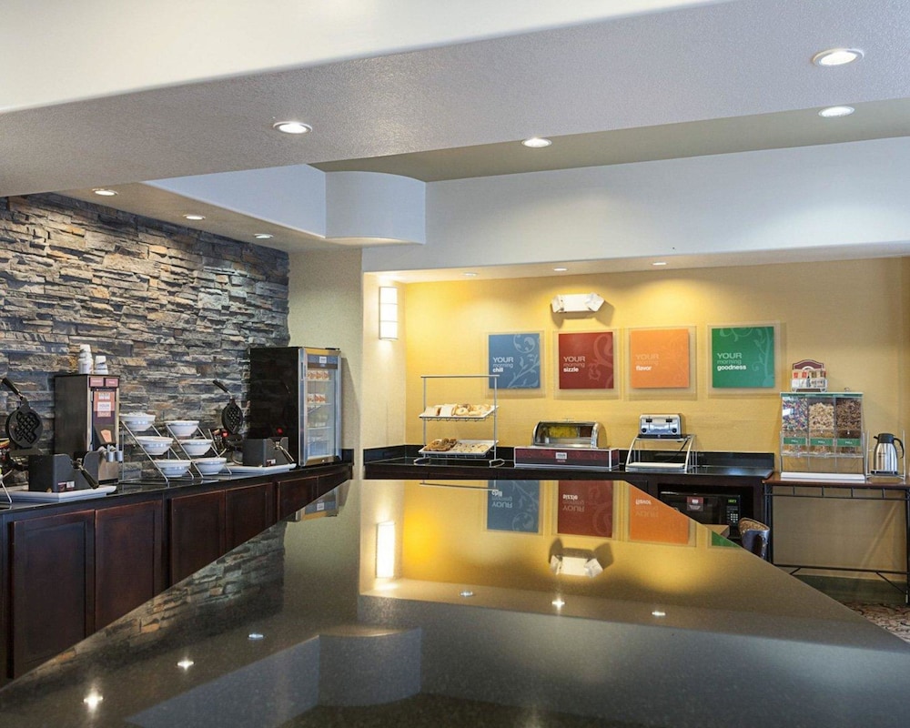 Comfort Suites Medical Center Near Six Flags 9/44