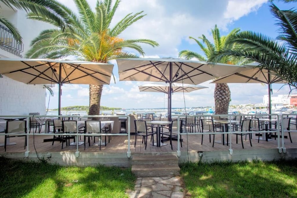 Isola Lo Scoglio Hotel 32/40