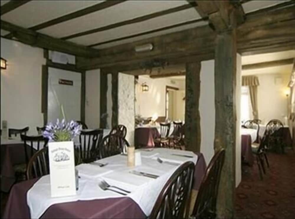 Village House Hotel - Inn 26/31