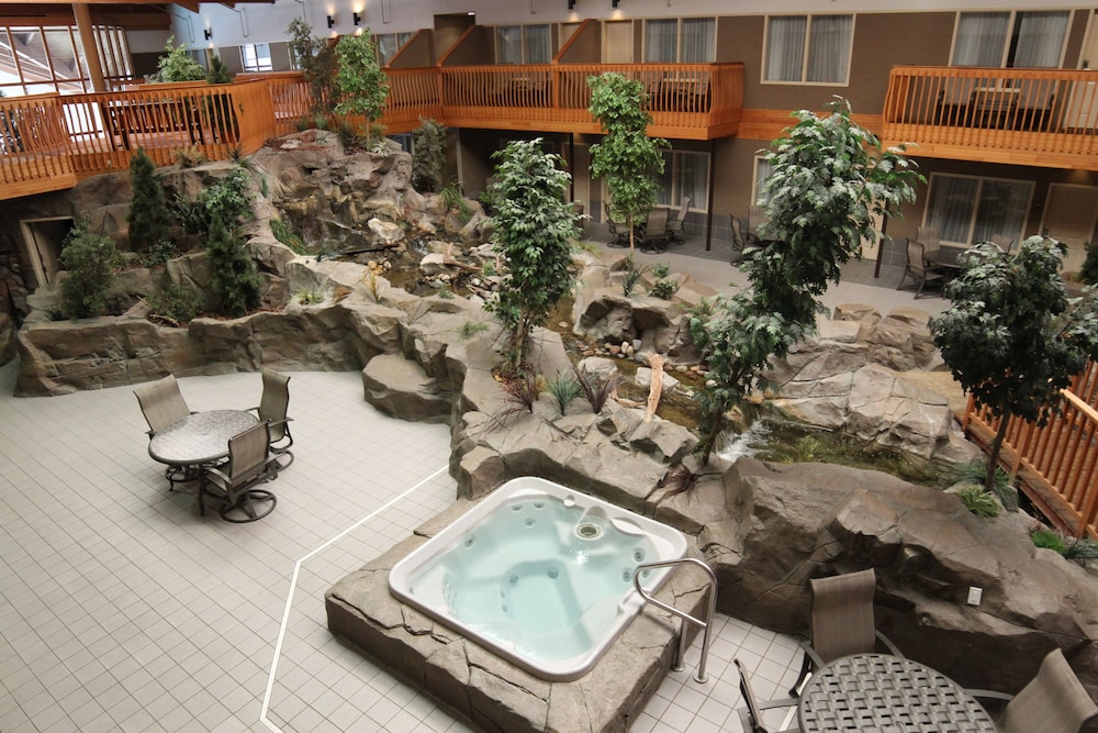 C Mon Inn Hotel Suites 35/46
