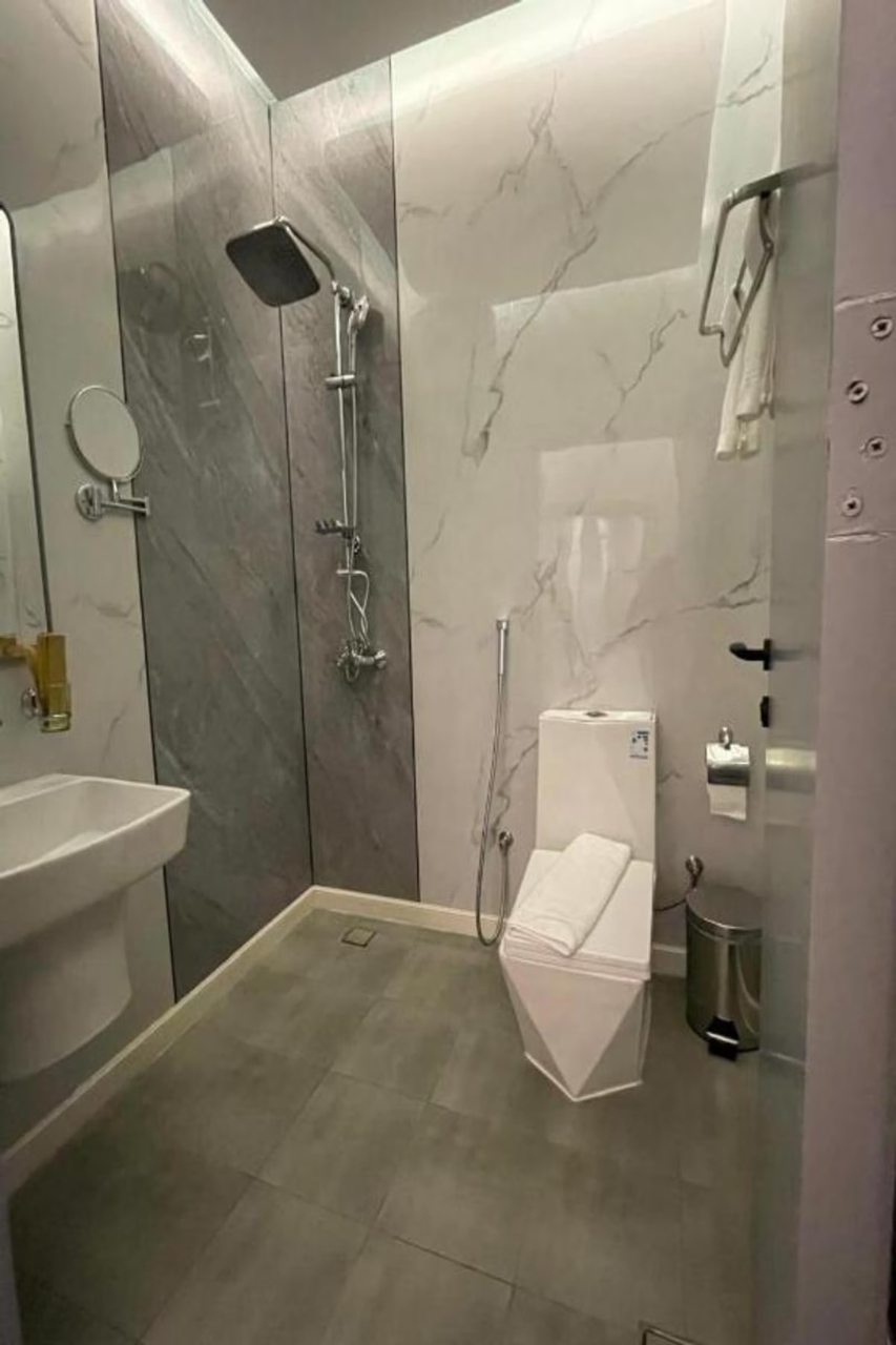 فندق لوكور (Le Coeur hotel) 78/83