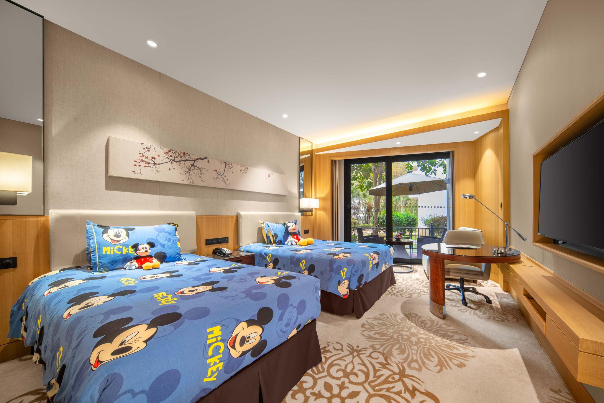 Courtyard, Deluxe