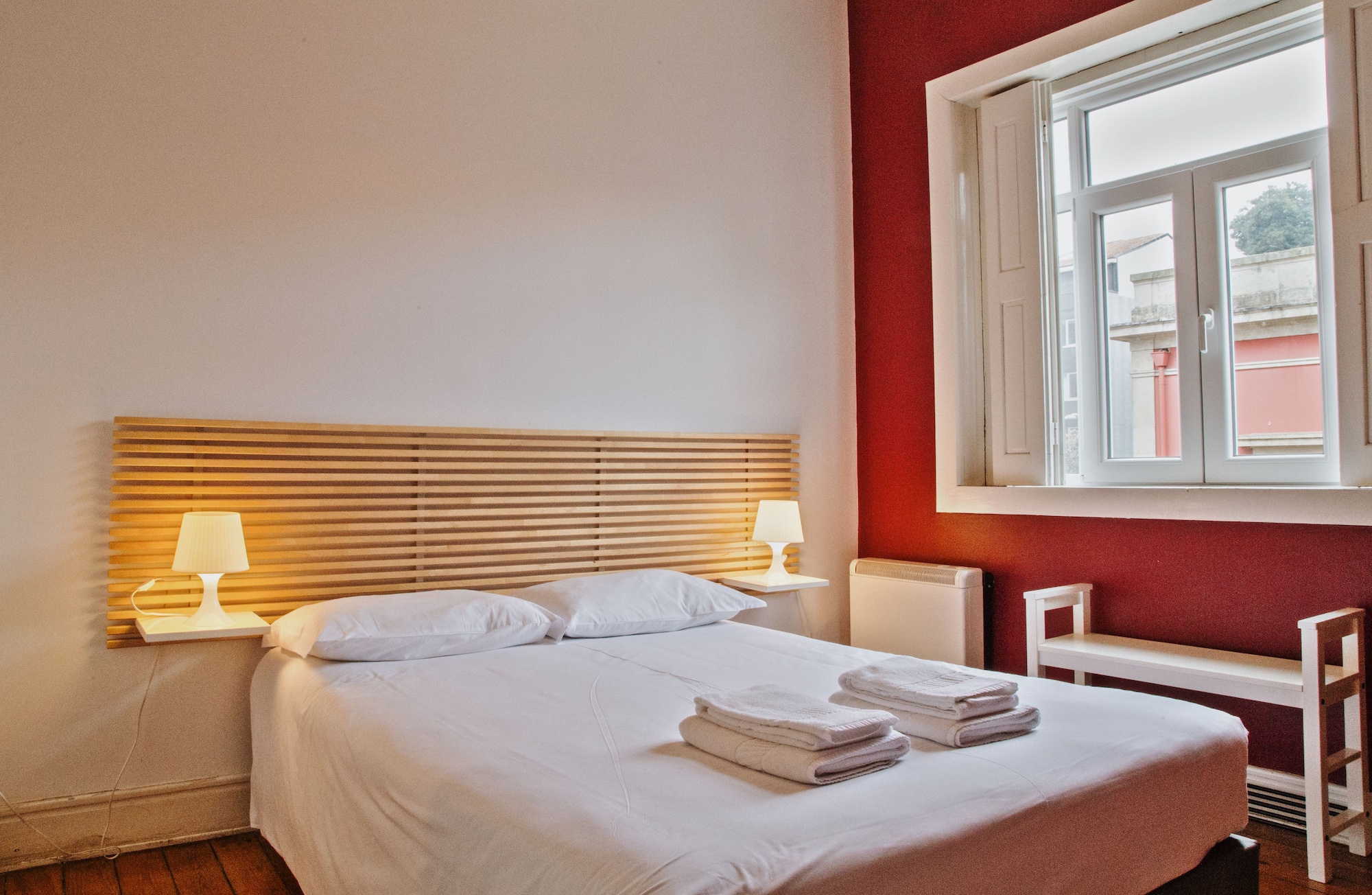 ROOM, TWIN BEDS
