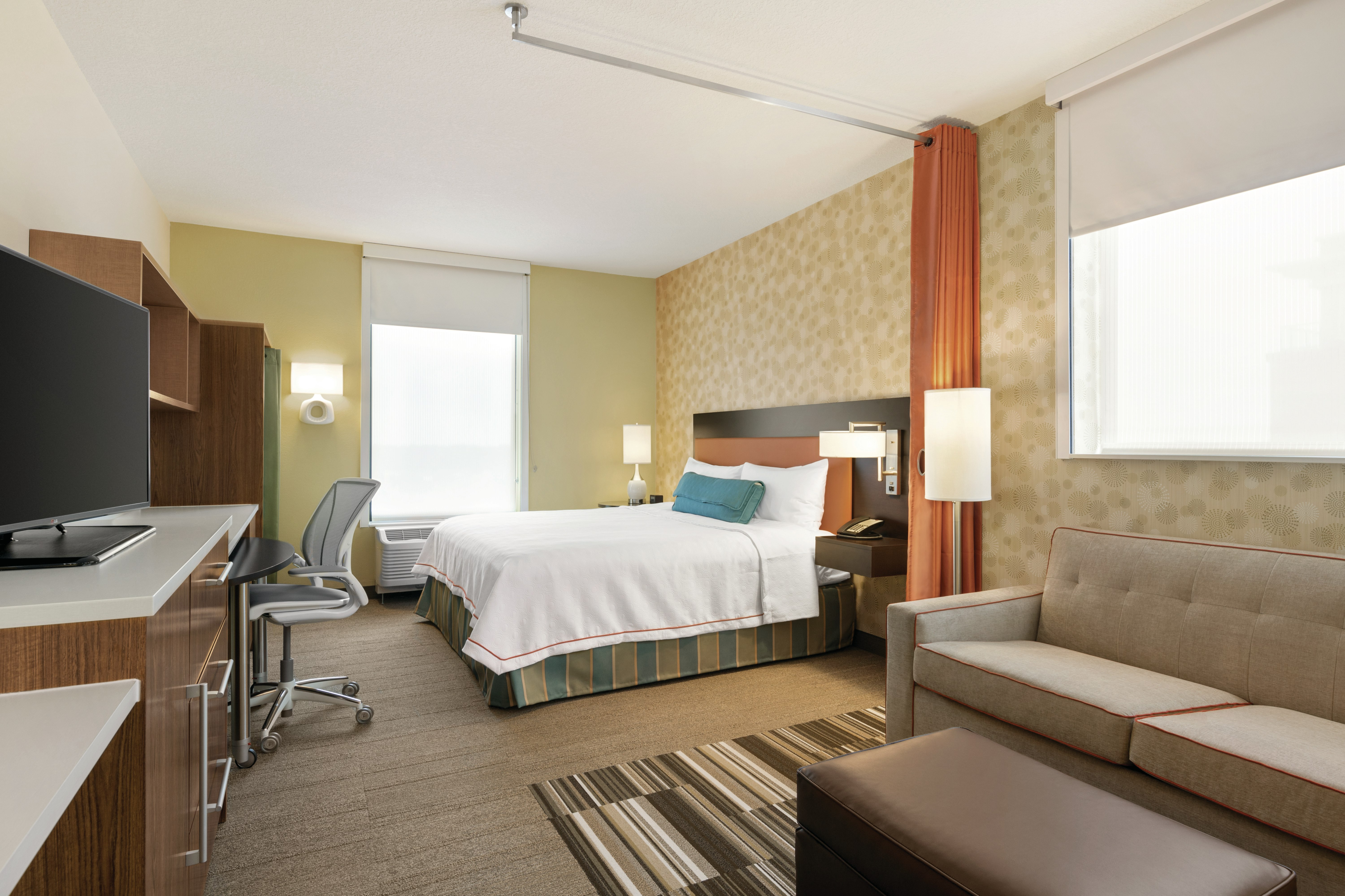 STUDIO, SUITE, KING BED