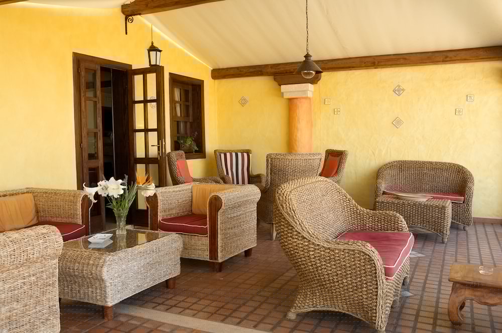 IS BENAS COUNTRY LODGE 43/63