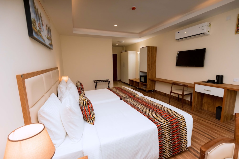 The Hut Restaurant & Boutique Hotel 24/55
