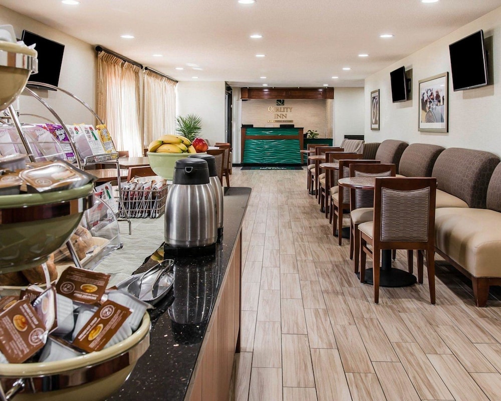 Quality Inn & Suites Warren - Detroit 33/43