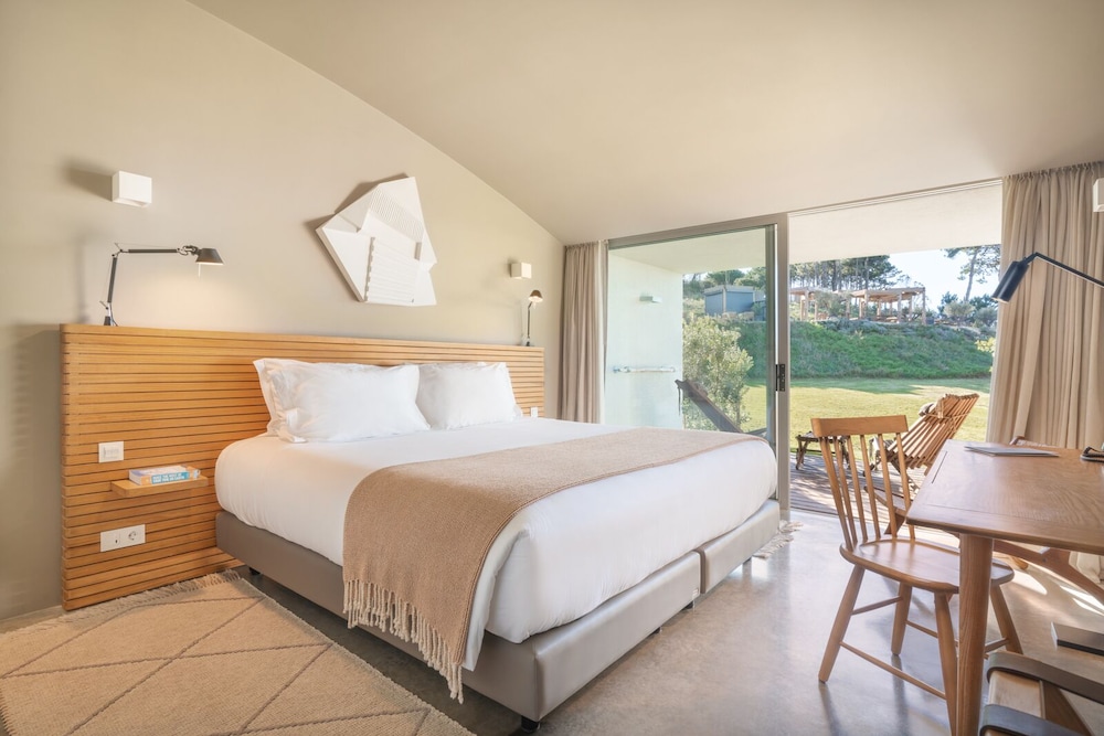 1 King and 1 Single Beds