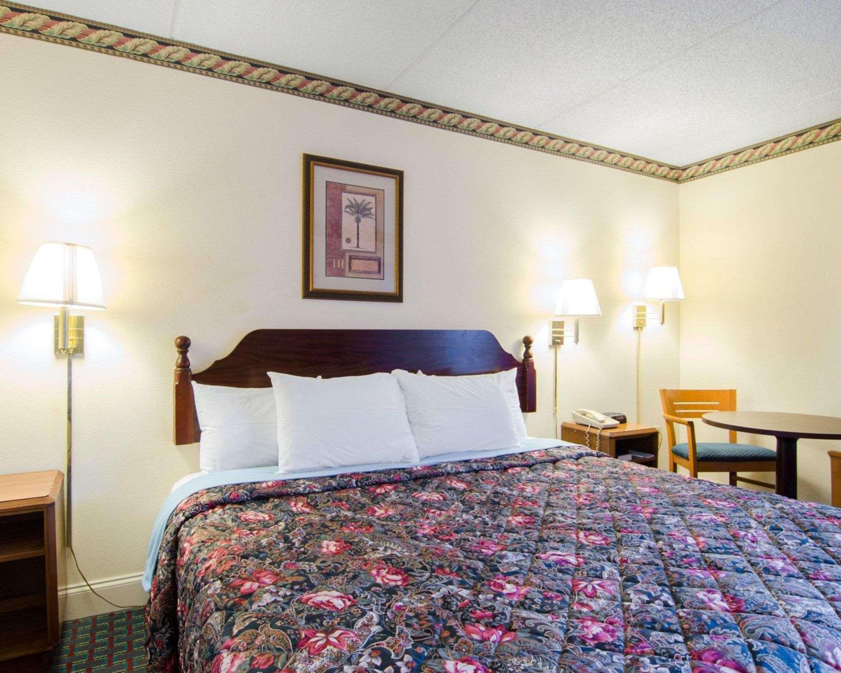 ROOM, KING BED
