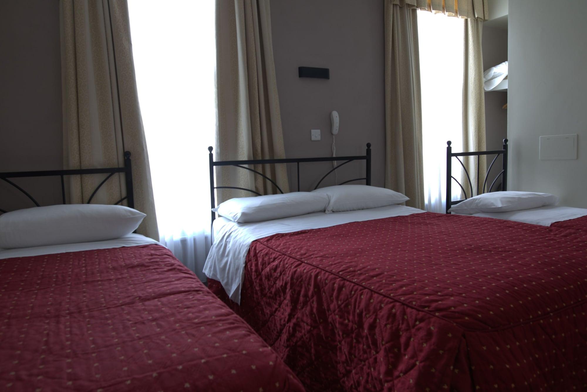 جناح، Central Hotel 2/5