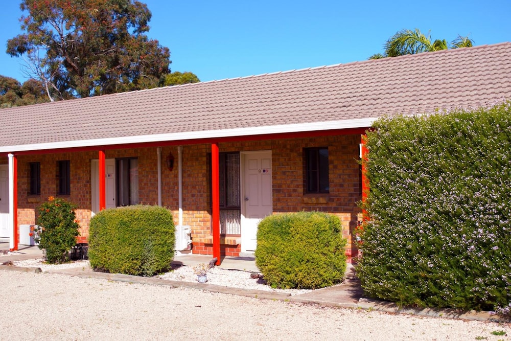 KADINA GATEWAY MOTOR INN 3/45