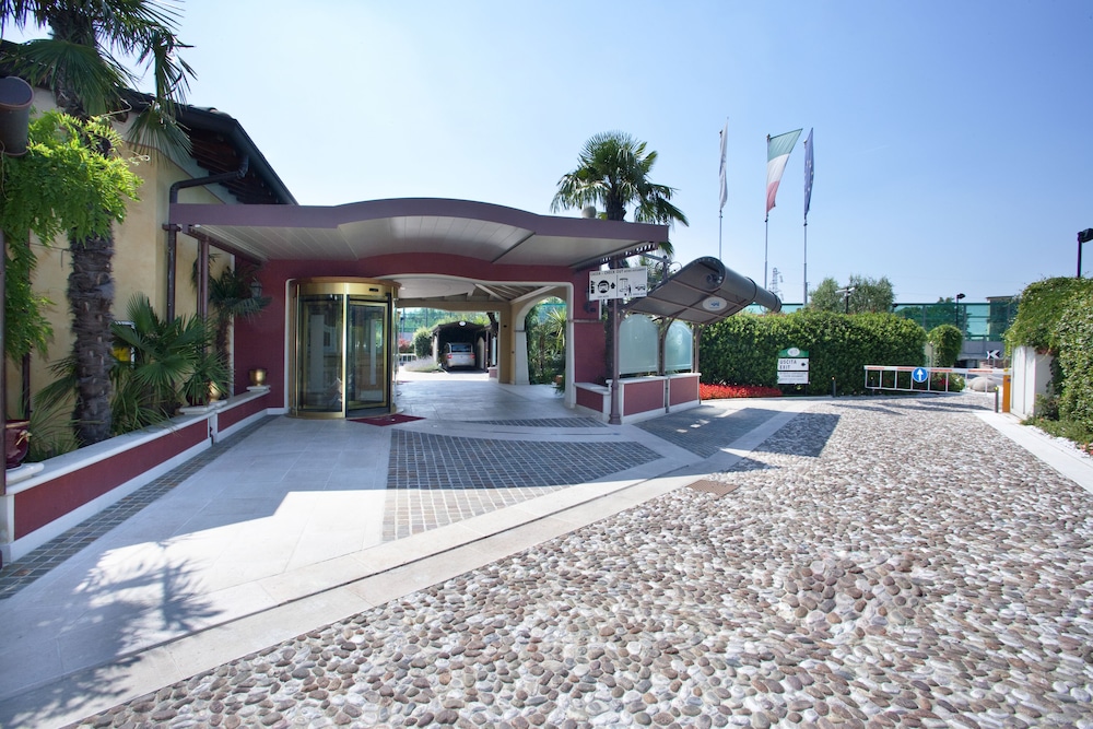 Vip's Motel Luxury Accommodation & Spa 60/72
