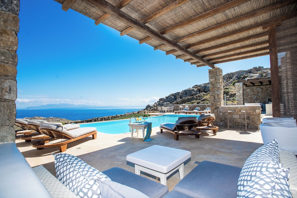 Amallini Suites 38/50