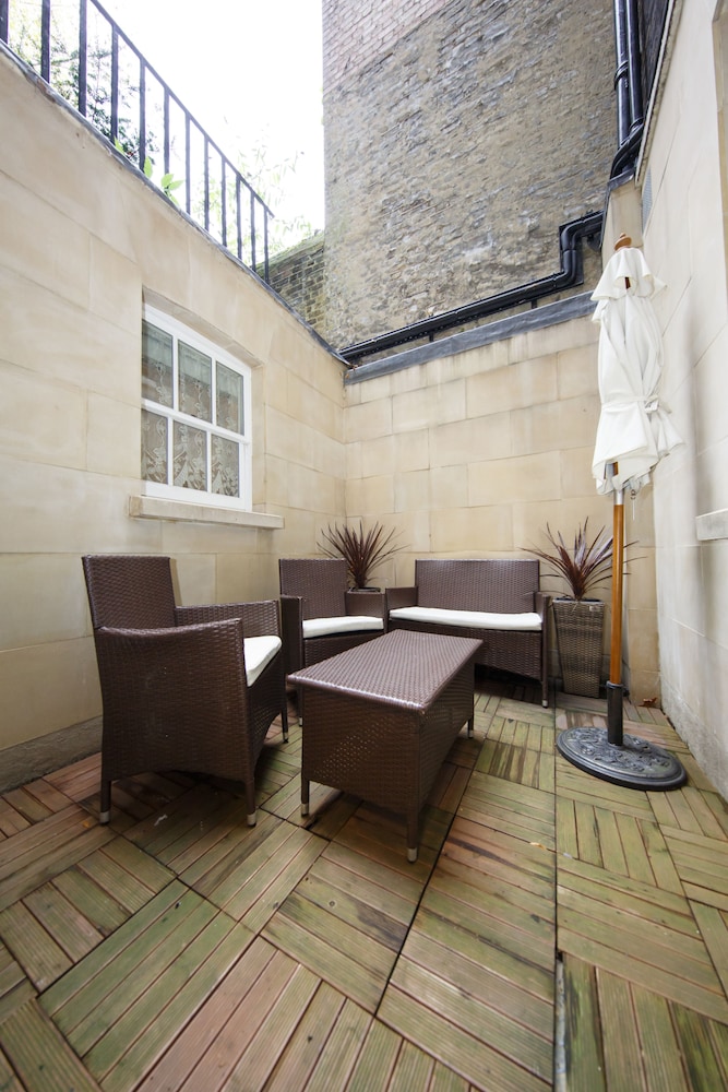 Regency House 55/69