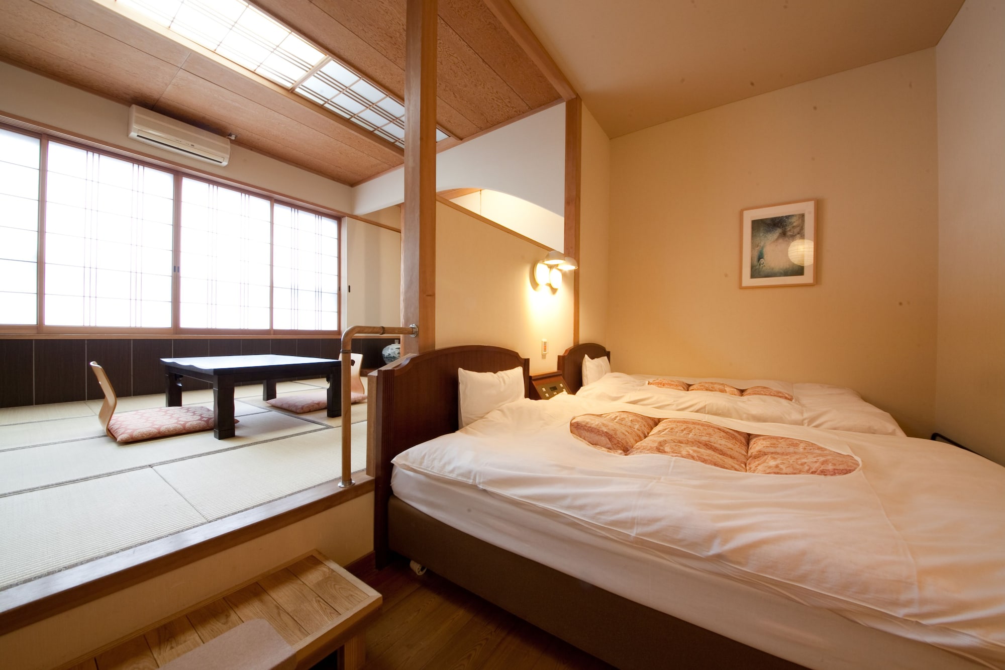 JAPANESE WESTERN, TWIN BEDS, TATAMI