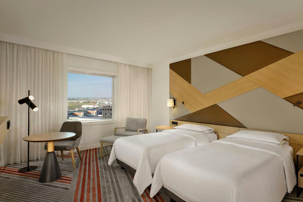 Guest Room, Twin Beds, Airport View, Club Lounge Access