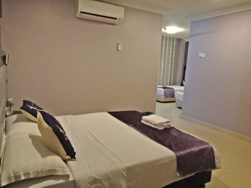 T Hotel 36/47