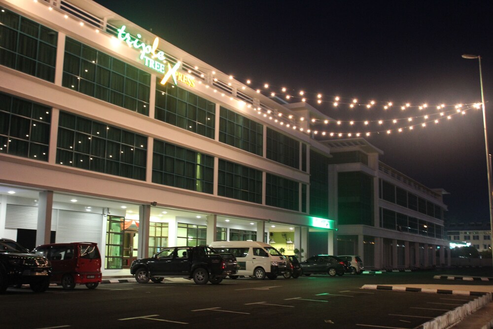 The Inn Formerly Triple Tree Xpress Hotel 1/44