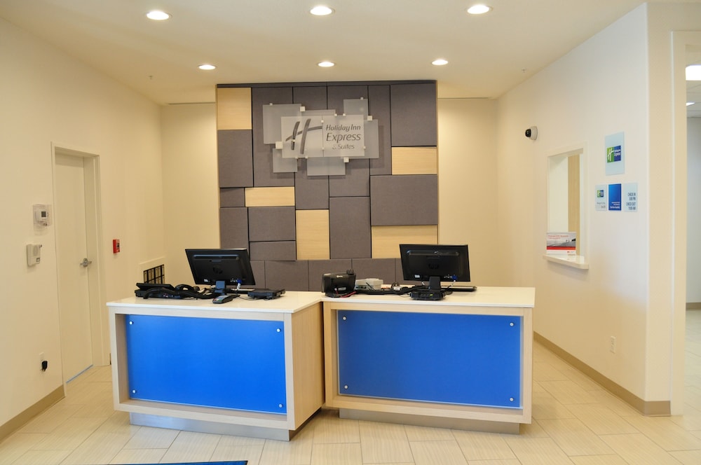 Holiday Inn Express Suites Price 7/51
